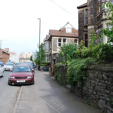 Clift Pensión Bristol