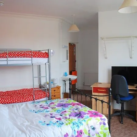 Гостьовий будинок Clift 3*