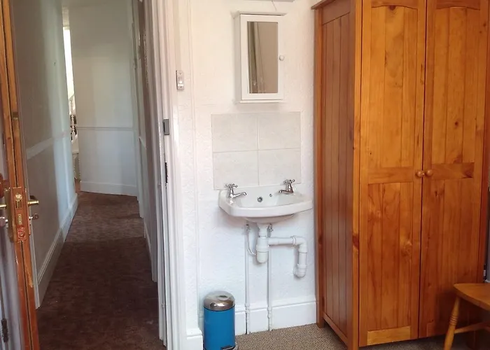 Clift Guest house 3*