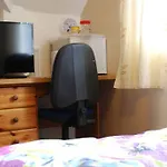 بيت ضيافة Clift 3*